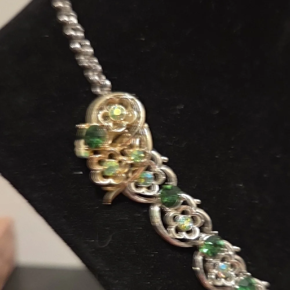 Gold-Tone NECKLACE and EARRINGS set with URANIUM glass crystals - Picture 8 of 13